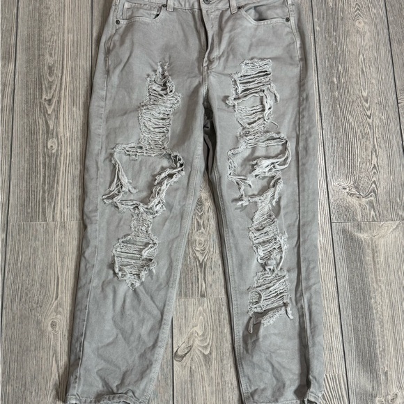 America Eagle Distressed Mom Jean Size 14 Gray Color Gently Used Condition - Picture 3 of 9